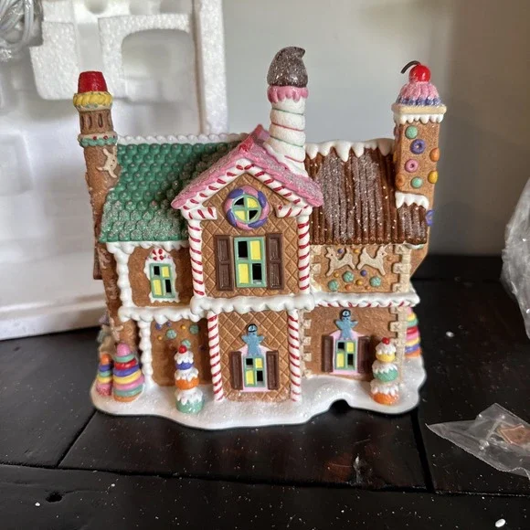 Department 56 Sugar Hill Row Houses North Pole‎ Series #56.56961 Christmas 2007